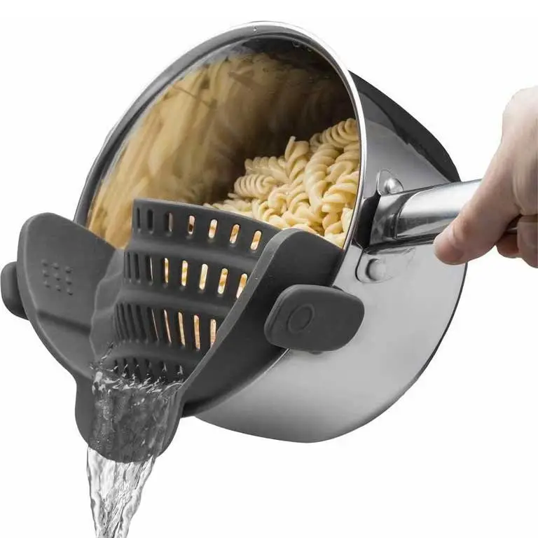 Kitchen-Gizmo-Snap-N-Strain-Strainer