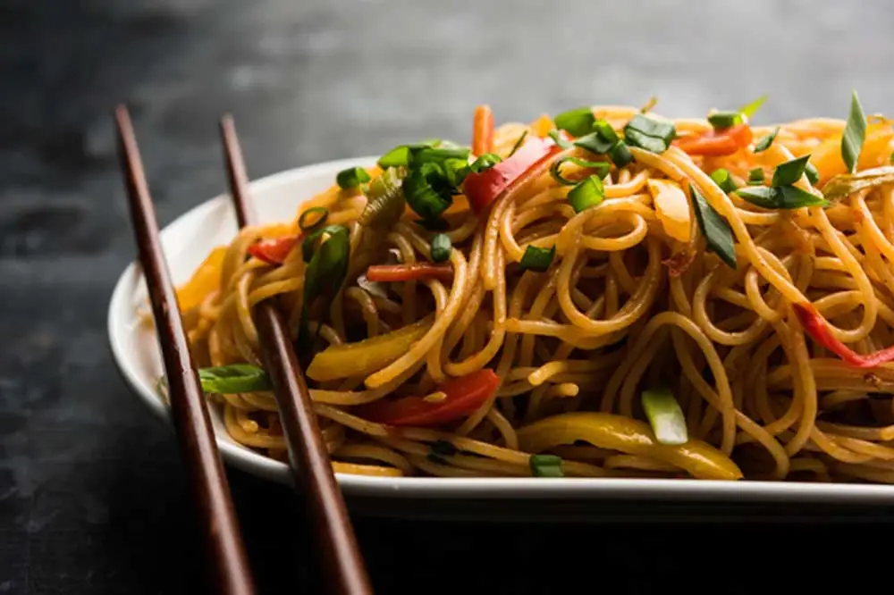 White-pepper-Veg-Hakka-Noodles